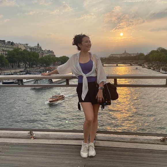 💕Meet Your Fellow Posher 🎈 - Picture 1 of 3